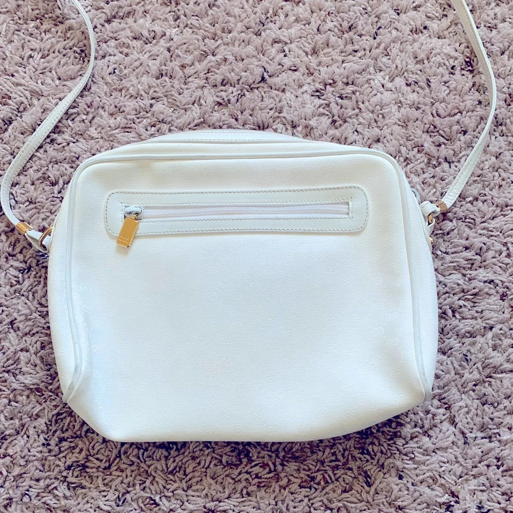 🎉HP 10/30🎉 Authentic Gucci Vintage Crossbody bag, *RARE* ALL White